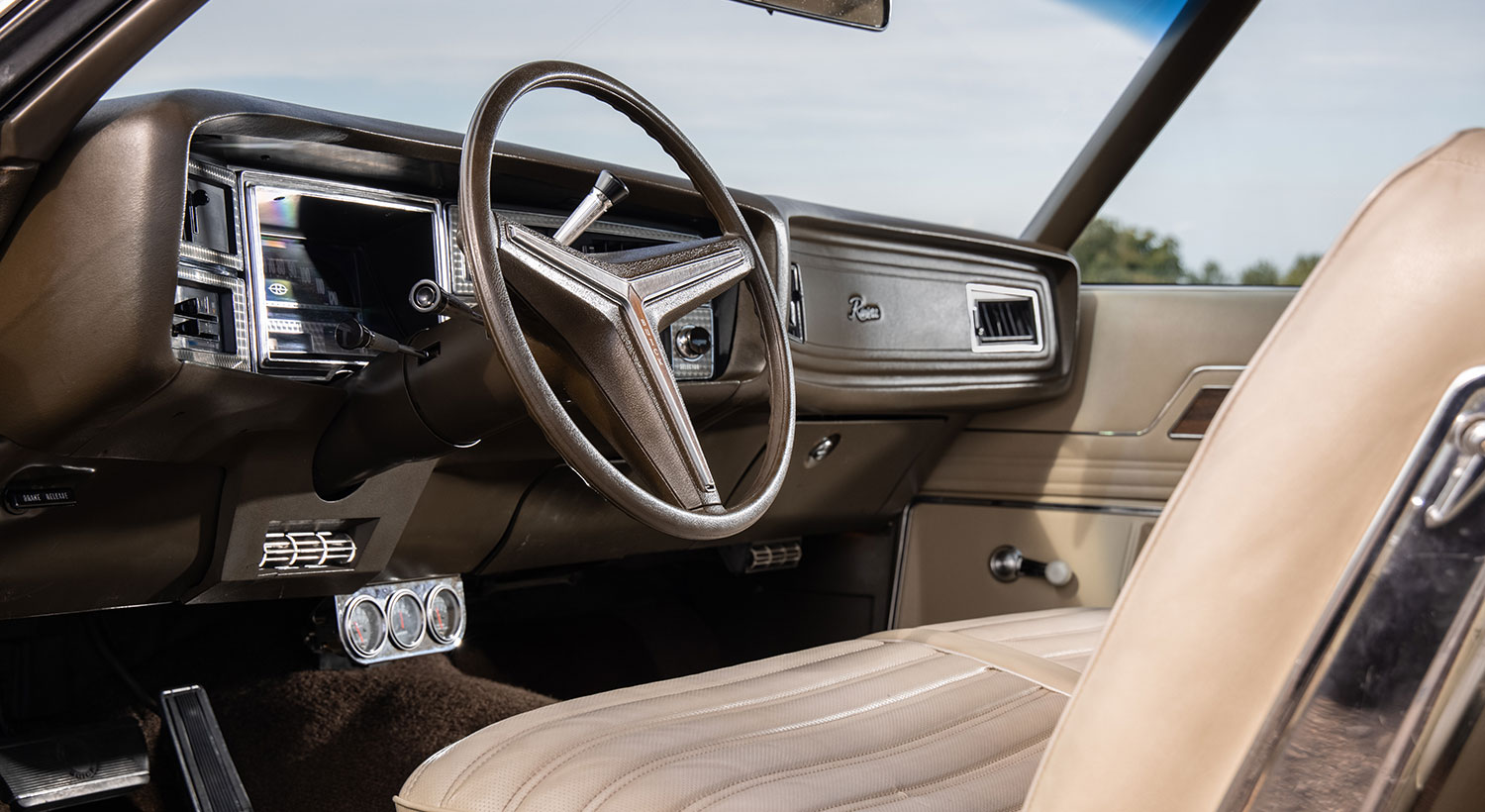 1972 Buick Riviera for hire